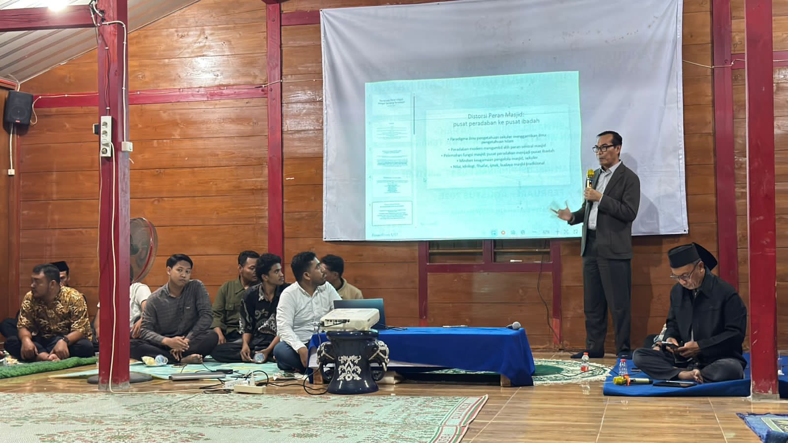 Membangun Rute Peradaban Umat dari Pintu Masjid