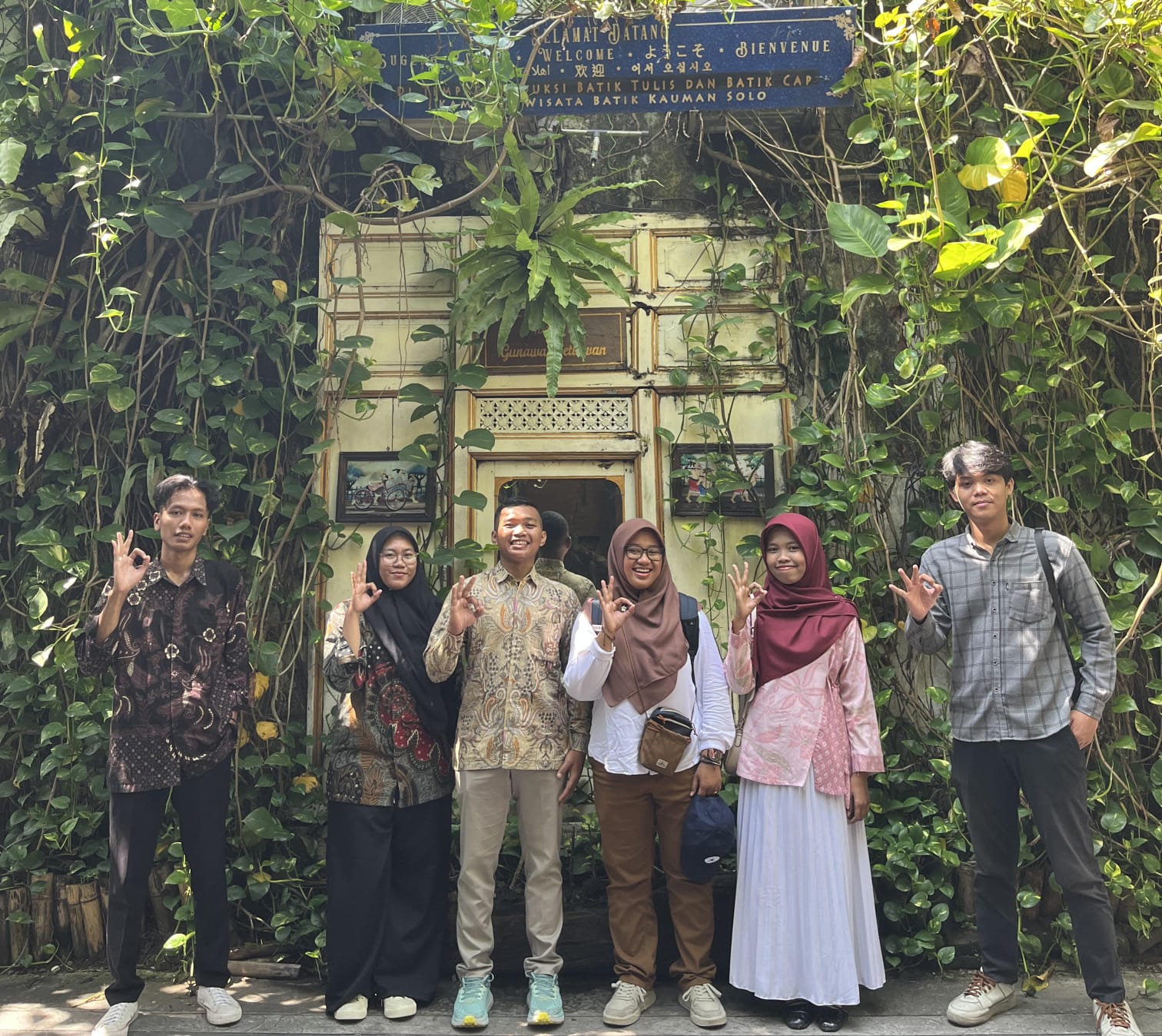 Mahasiswa Manajemen Dakwah Peminatan Manajemen Pariwisata Islam Laksana Praktik Guiding Di Kampung Wisata Batik Kauman Surakarta