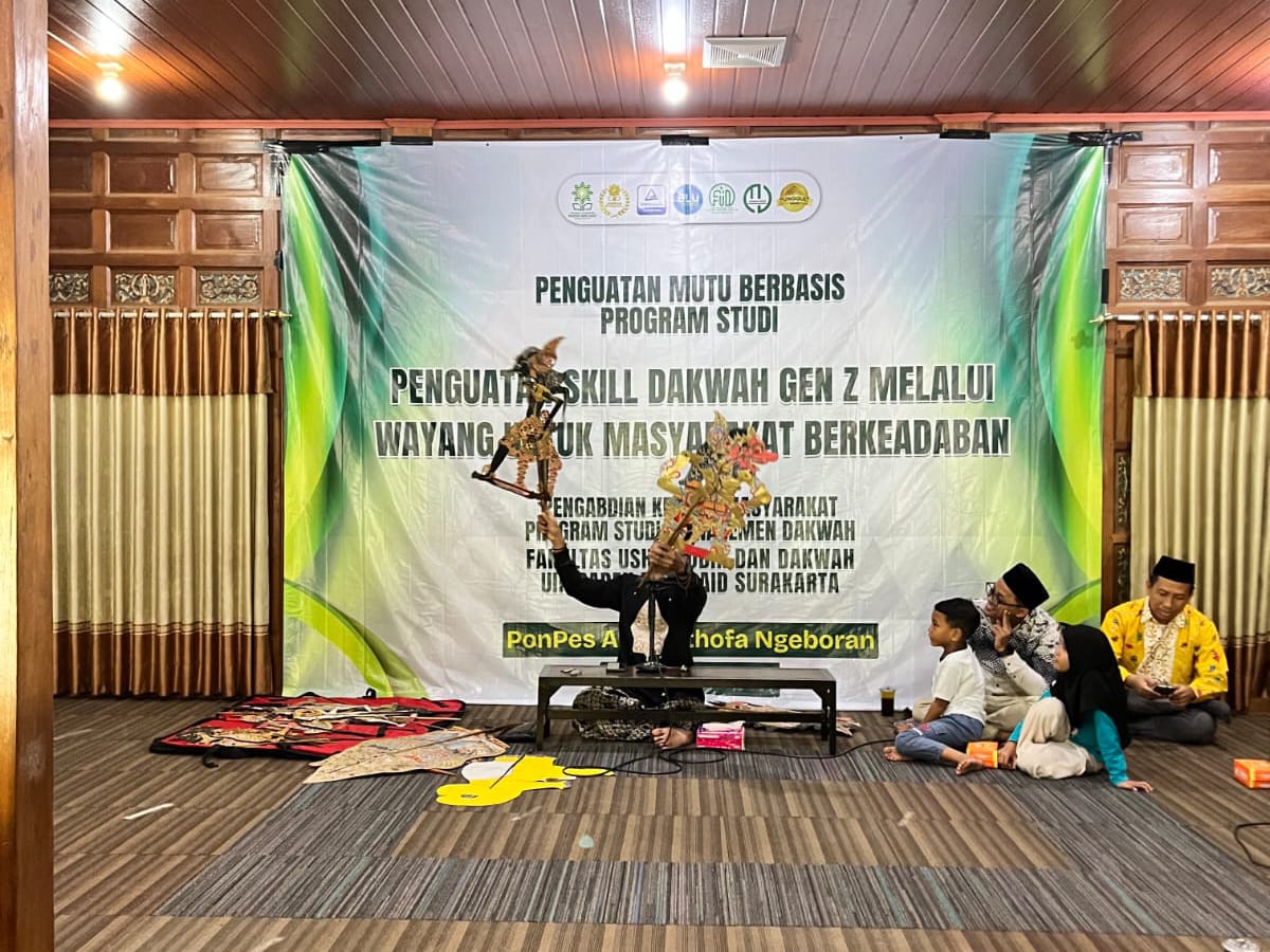 Manajemen Dakwah UIN Surakarta Gelar PKM Wayang Sebagai Media Dakwah Gen-Z di Pondok Pesantren Al-Mustofa Ngeboran 