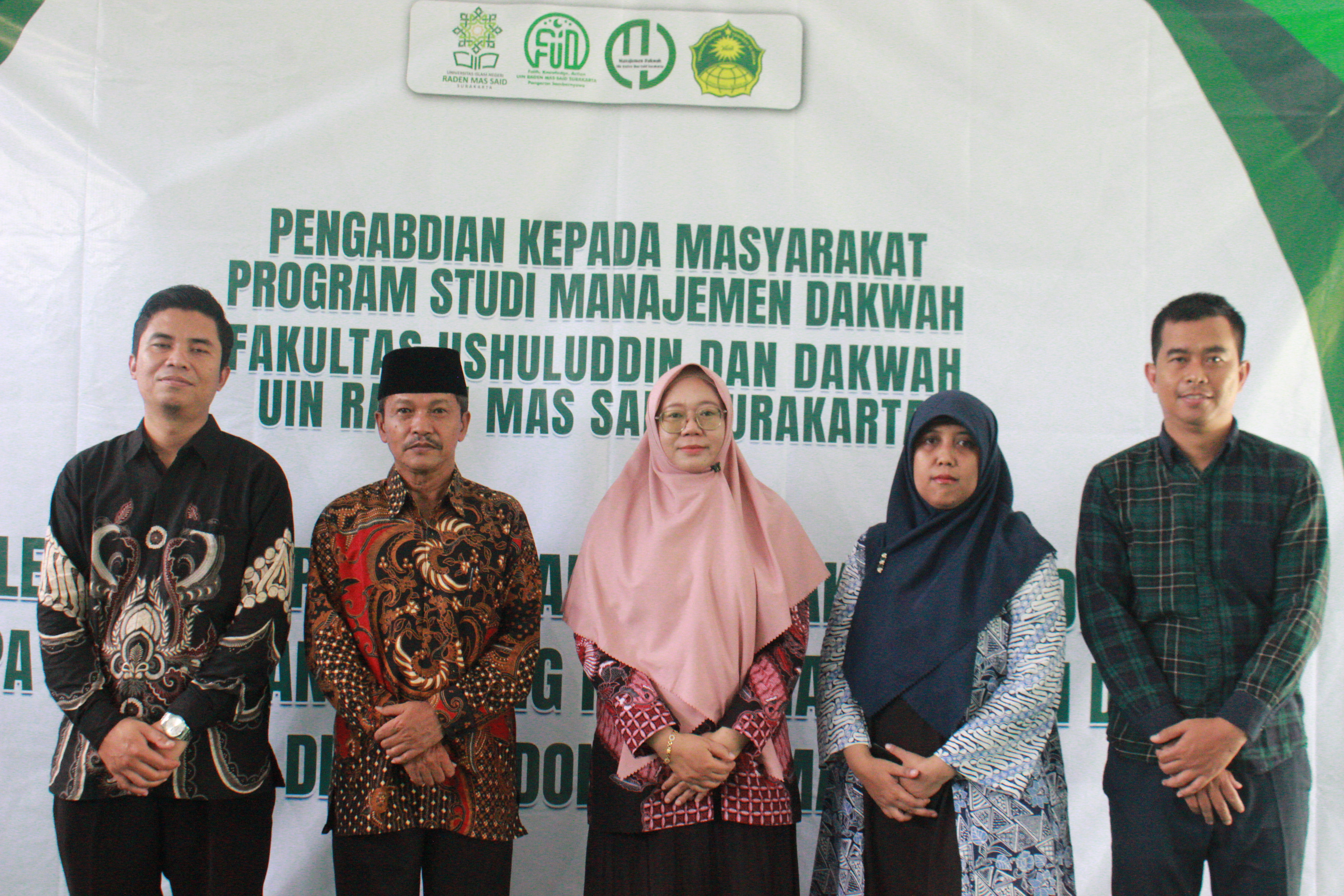 Manajemen Dakwah UIN Surakarta Gelar PKM Kolaboratif Bersama Mahasiswa Tingkatkan Kompetensi Santri di Era Digital di Ponpes Al-Hikam Boyolali